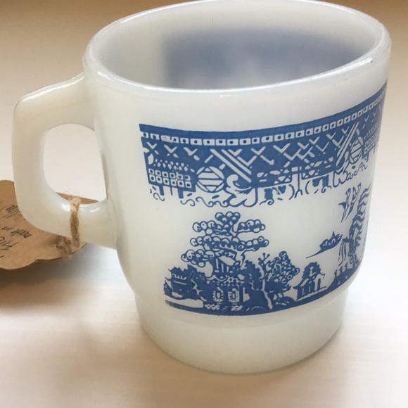 Vintage FireKing mug Blue Willow Anchor Hocking D handle made in USA stacking - Picture 4 of 7